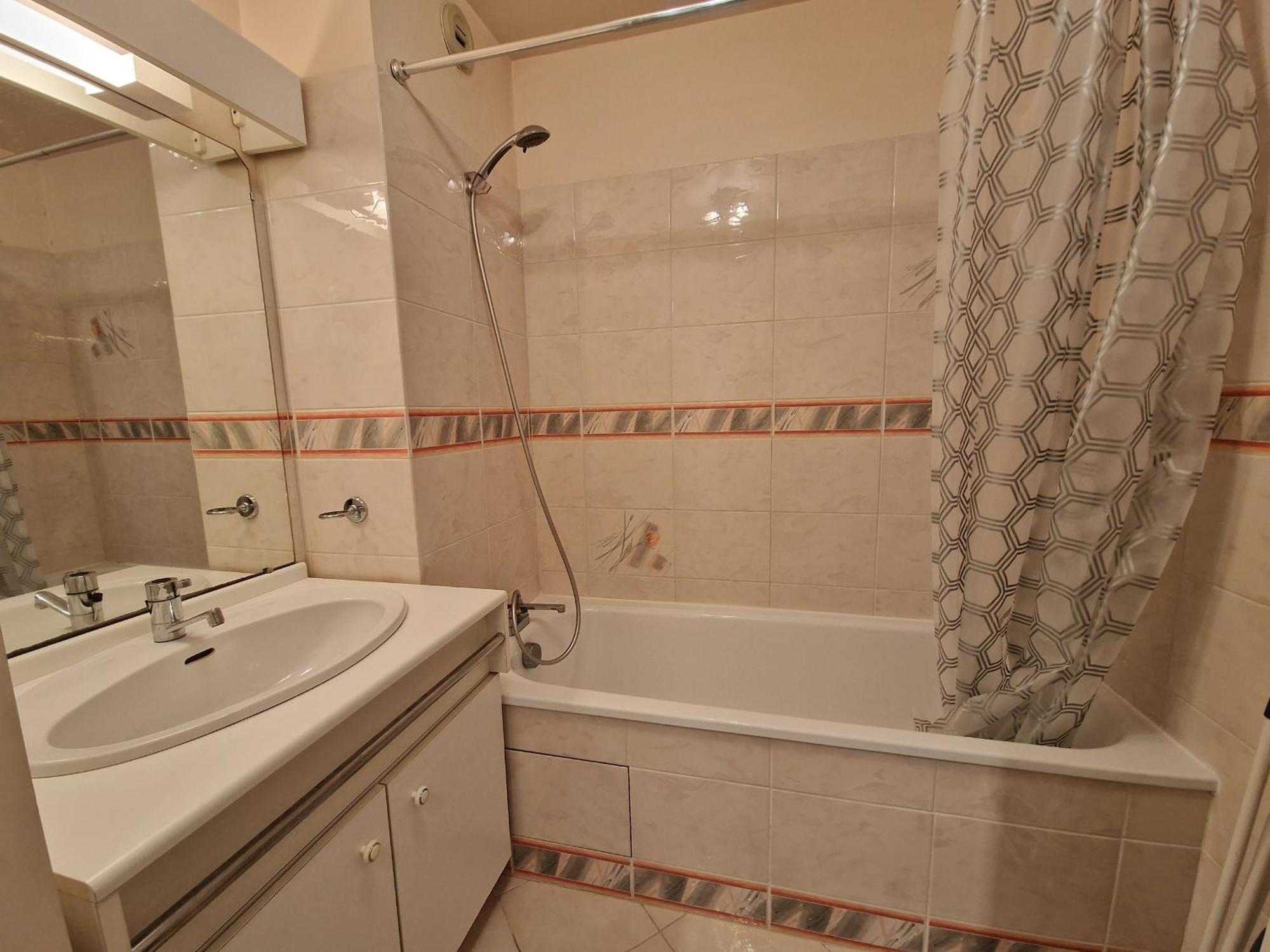 Appartement Avec Piscine, Tennis & Balcon, Centre-Ville Chatelaillon-Plage, 6 Pers, 2 Ch - Fr-1-706-17 エクステリア 写真